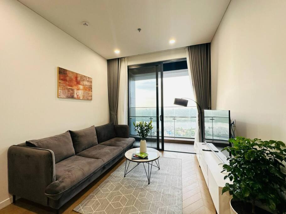 Riverview 2 Bedrooms In Lumiere Riverside - High-End And Brand-New Ho Chi Minh City Exterior photo